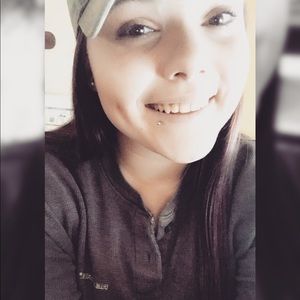 Meet your Posher, Kayla